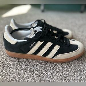 adidas Samba OG
Black Wonder White
